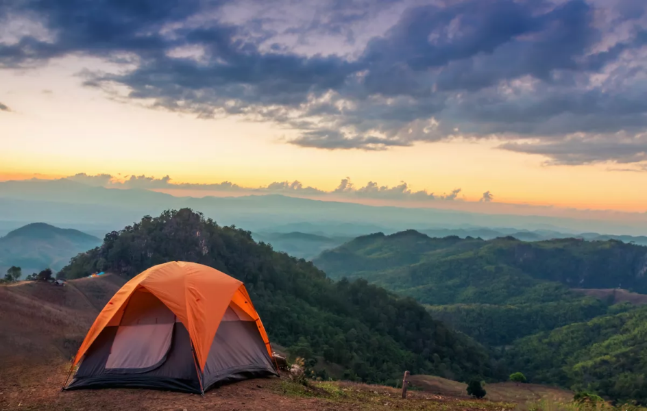 Entendiendo el significado de acampar: explorando el concepto de estar al aire libre