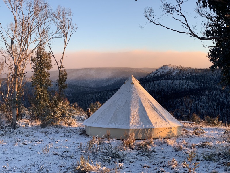 ¿Por qué utilizar una tienda de campaña de lona de algodón para acampar en invierno?